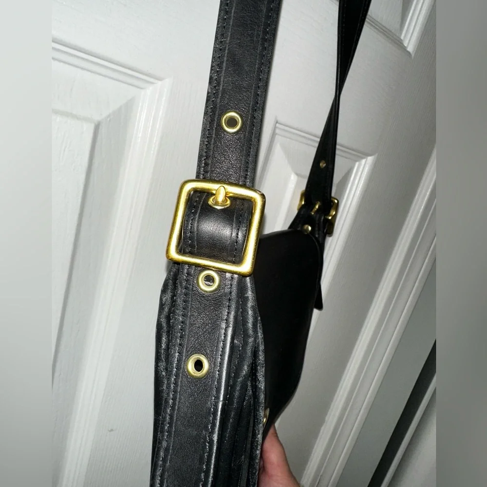 VINTAGE COACH!!! MINT CONDITION!!! - Picture 8 of 11